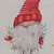 Estampado de gnomos con estética navideña.