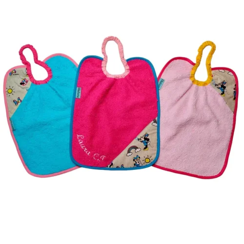 pack baberos escolares de la Minnie Mouse plastificados y con goma en el cuello