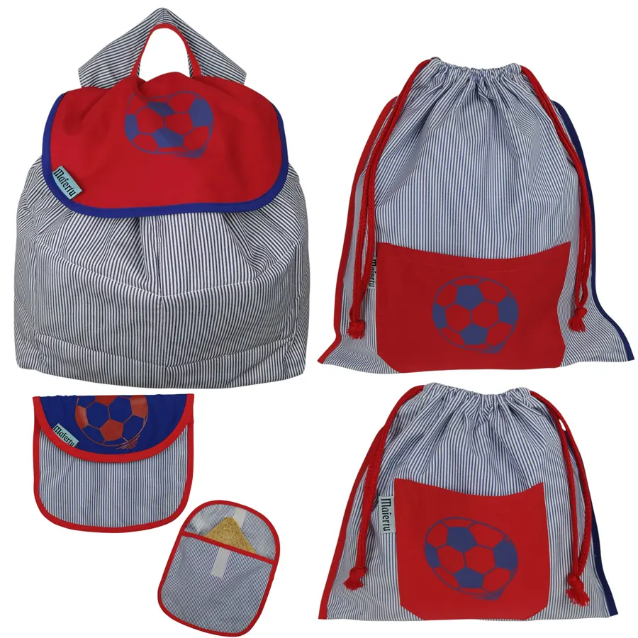Conjunto escolar con pelota de fútbol